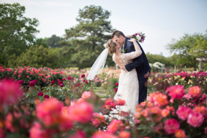 bride+and+groom+in+rose+garden